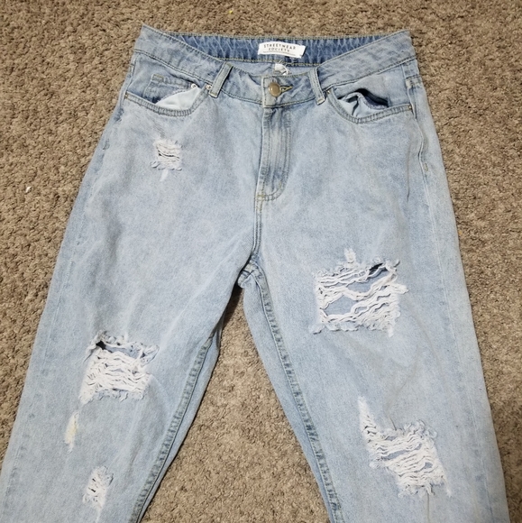 Ripped Jeans - Picture 2 of 3